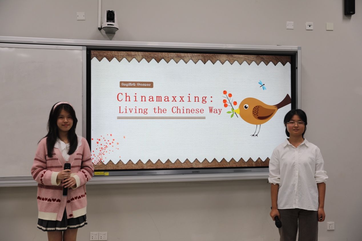 男人和女人站在墙边AI 生成的内容可能不正确。